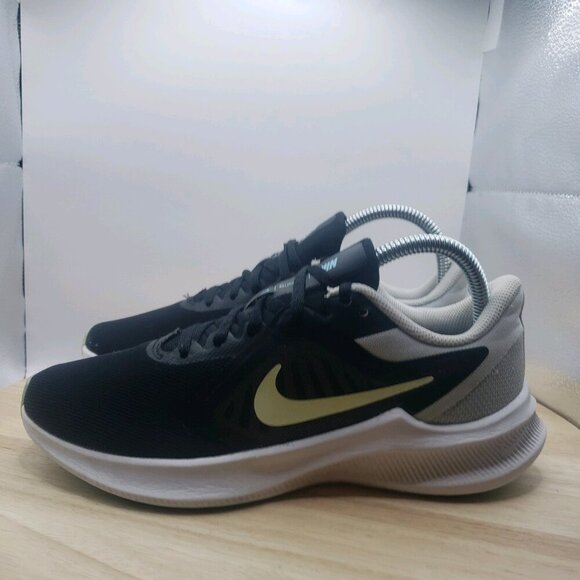Womens Nike Downshifter 10 Trainers CI9984 005 Black/White Size 7.5 - Picture 3 of 7